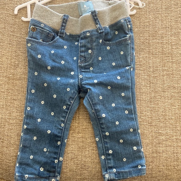 Baby gap jeans with flower print size 3-6 months - Picture 1 of 3